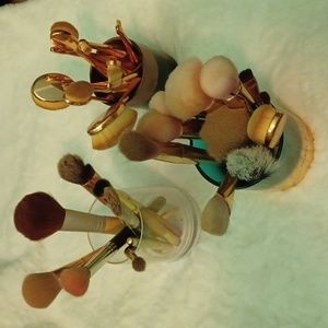 HUGE Make Up Brush LOT- Tarte, Ecotools, Mac and Misc.